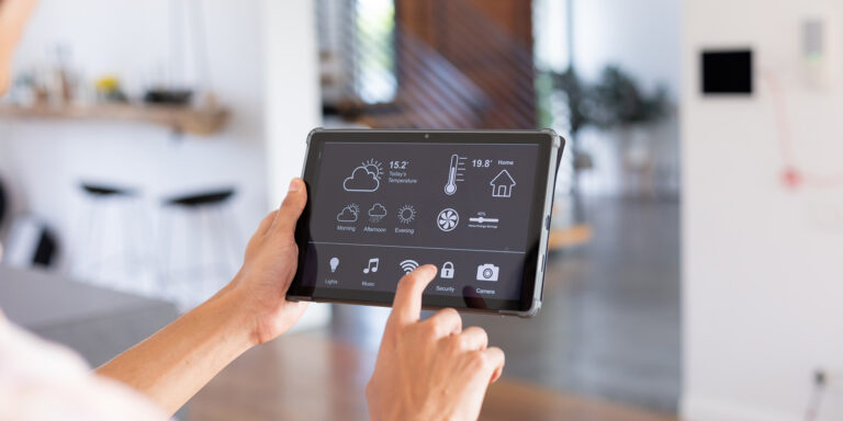 Domótica barata para ahorrar en luz 2026: Kits completos por menos de 300 € en España